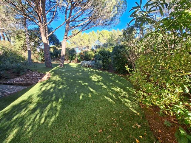 Villa 121 M2 4 Pièces 600 M2 Golf Saint Endreol La Mot. 121m² La Motte