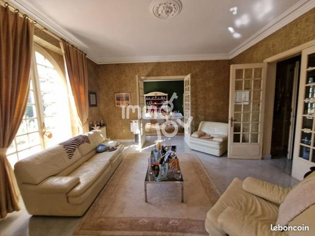 Villa 12 pièces 411 m²