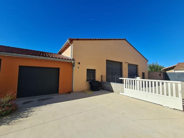 Villa 130M² Avec Garage + Deux Hangars De 130M² Chacun Soit. 130m² Saint Sulpice sur Lèze