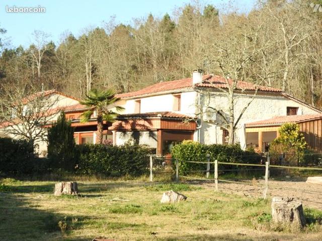 Villa 17 pièces 479 m²
