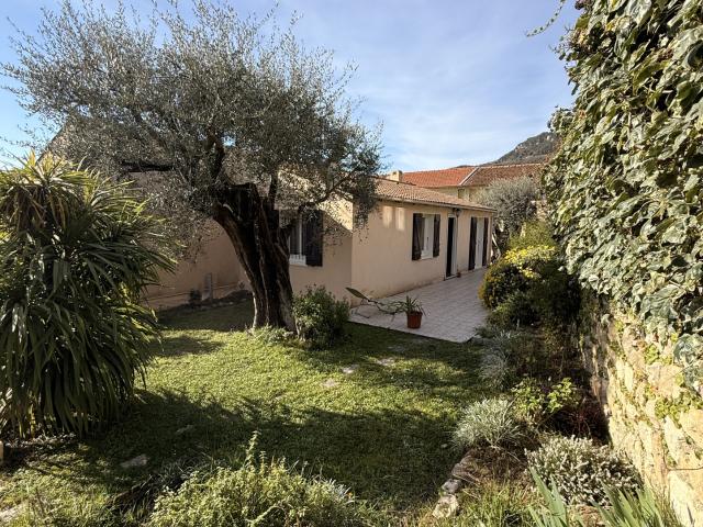 Villa 143 m2 divisée en deux appartements Le Bar sur Loup
