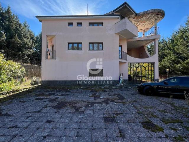 Villa 14 vani 550mq