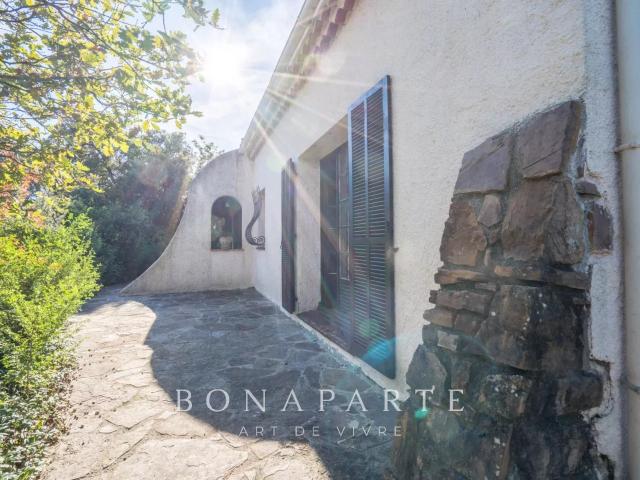 Villa 155 m² à rénover 132m² Saint Raphaël