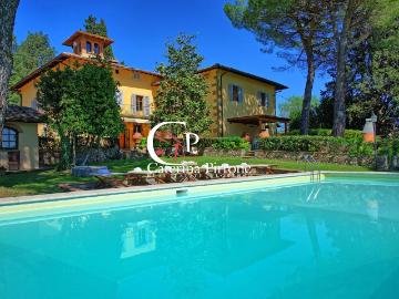 Villa 15 vani 1400mq
