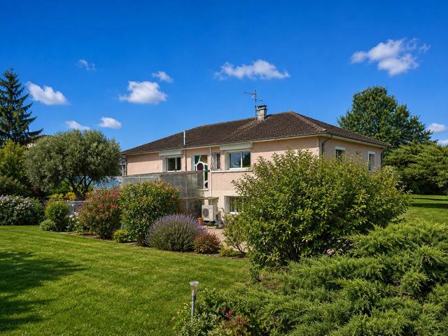 Villa 180 m² avec piscine, terrasse 120 m² et dépendance, T. 180m² Saint Pardoux Isaac