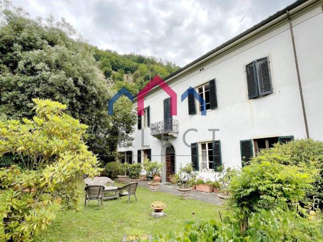 Villa 18 vani 500mq