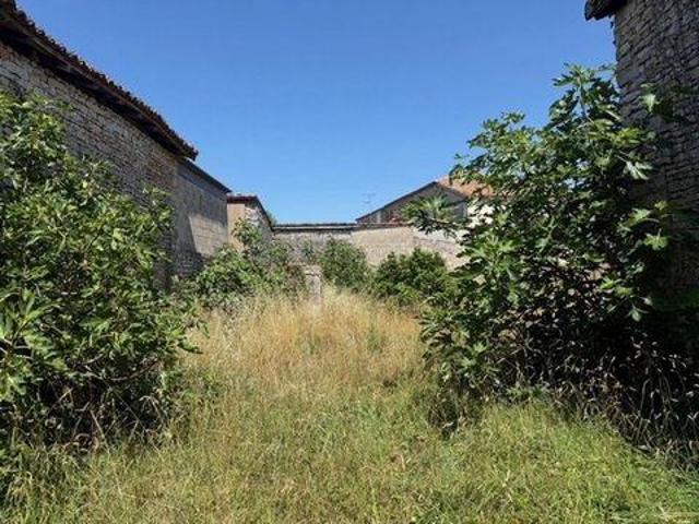 Villa 1 chambres, Agris Poitou 16110 ES100780283