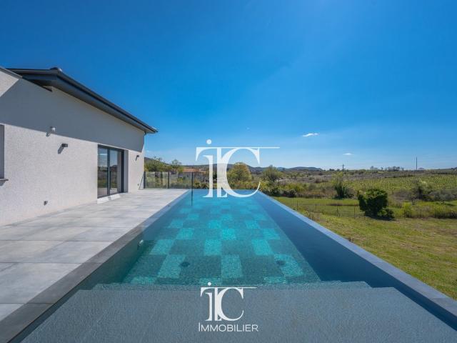 VILLA 2024 AVEC PISCINE MIROIR A DEBORDEMENT * 3 CHAMBRES *. 202m² Vinezac