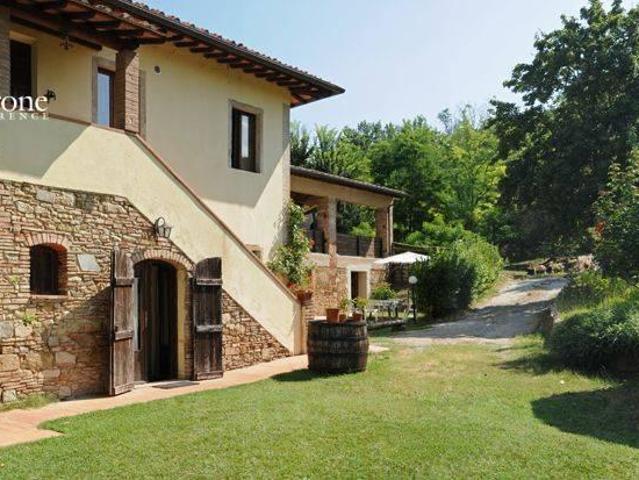 Villa 20 vani 1444mq