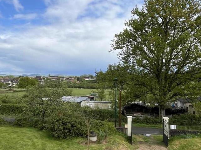 Villa 20ème sur 3 460 m² de terrain avec piscine