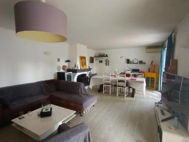 Villa 210 m² avec piscine et fort potentiel, au Partégal
