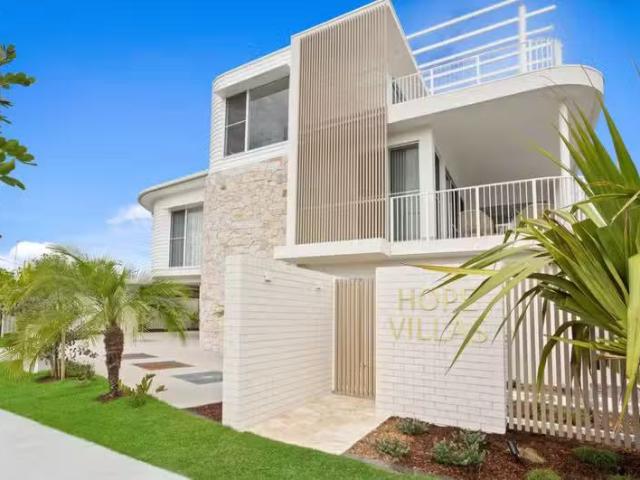 Villa 2/18 Adams Avenue, Miami, QLD 4220 House for Rent
