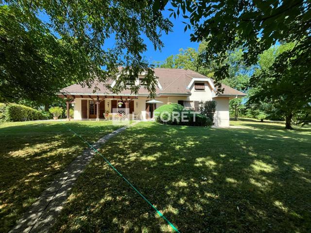 Villa 234 m² à Louhans sur plus de'1 hectare de terrain 234m² Louhans