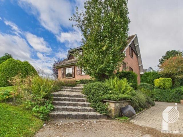 Villa 3 chambres avec grand jardin à Wegnez