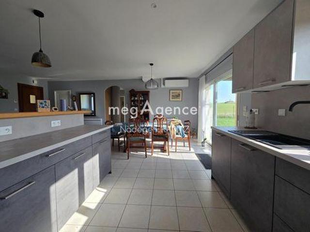 Villa 3 chambres, Antezant Poitou 17400 DS102957212