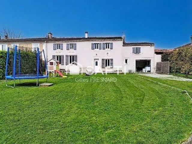 Villa 3 chambres, Échebrune Poitou 17800 DS103183147