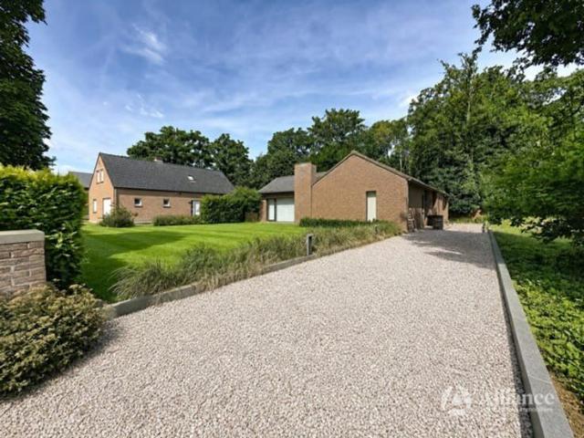 Villa 3 chambres 2 SDB 2 garages Jardin