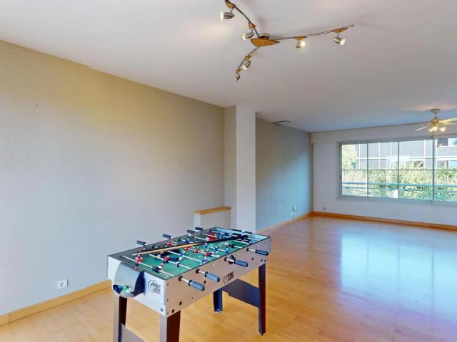 Villa 3 chambres, 3 SdB, jardin, dans résidence piscine prox. Genève