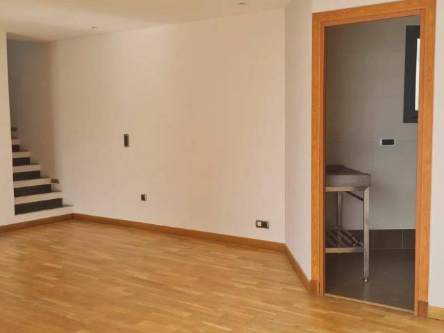 Villa 3 pièces de 116,83m² avec terrasses et stationnements