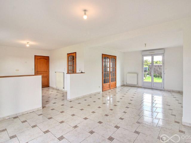 Villa 3ch av garage sur 18 ares, prox. autoroute