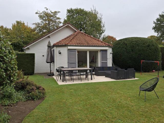 Villa 3ch bureau dressing jardin terrasse 2 garages