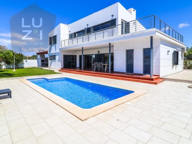 Villa T3 com piscina e garagem em Sagres