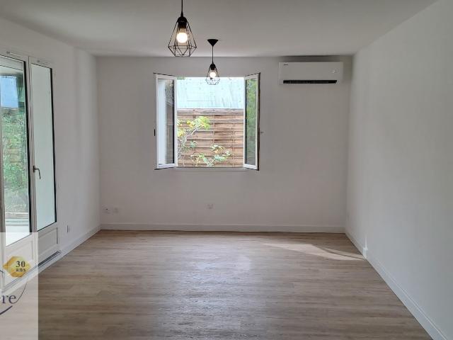 Villa T3 de plain pied entièrement rénovée avec garage et véranda