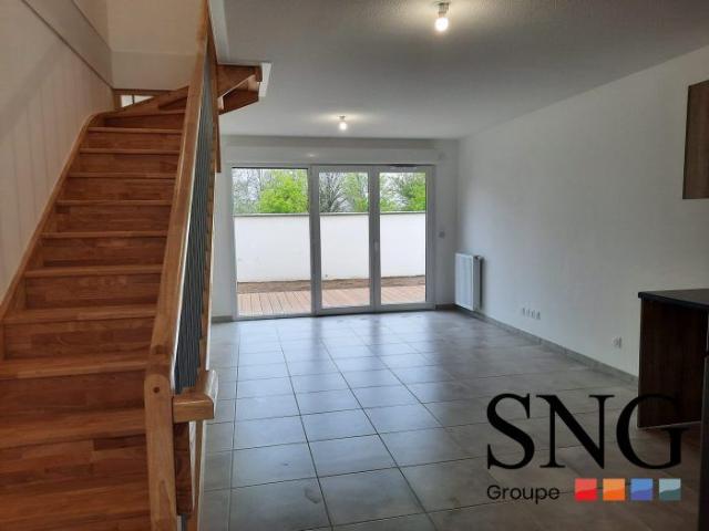 VILLA T3 DUPLEX AVEC TERRASSE ET JARDIN ET UN PARKING DOUBLE