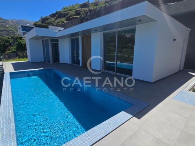 Villa T2 com Piscina e Vista Mar perto da praia da Calheta 0m² Calheta
