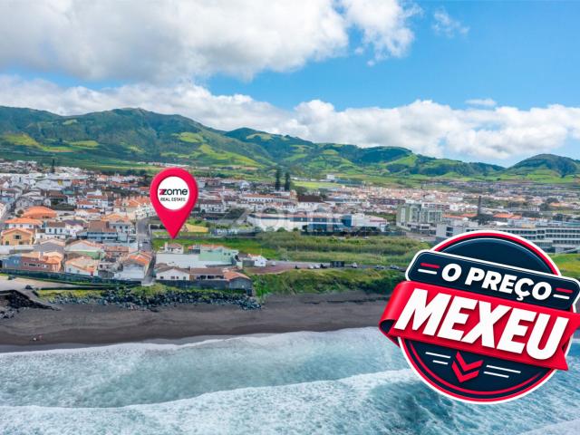 Villa T3+1 com vista para a Praia de Monte Verde em Ribeira Grande