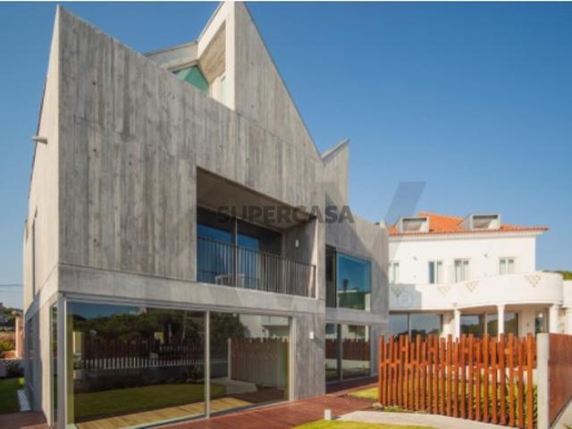 Villa T4+1 Moradia de Luxo no The Frame, Estoril Frente à Praia
