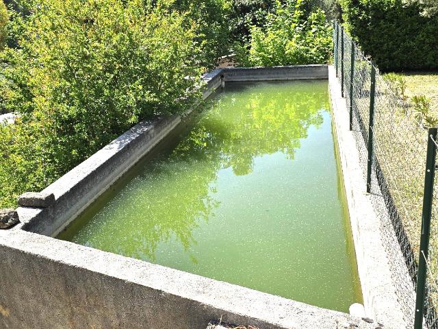 Villa T4 + T2 avec piscine + bassins sur 3900 m2 arborés