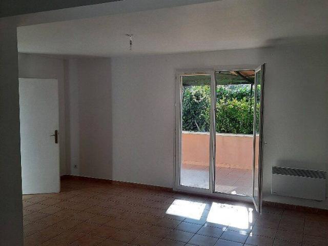 VILLA T4 AVEC JARDIN ET PARKING