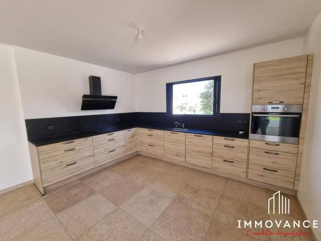 VILLA T4 BIS de 140m² SUR 800M² AVEC PISCINE ET GARAGE