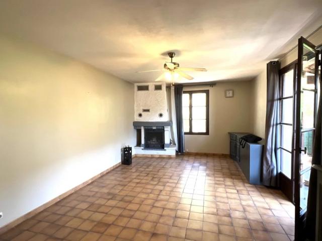 villa T4 de 103 m2 avec terrasse, vue Marseille et terrain – En pleine colline à Allauch