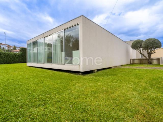 Villa Térrea T4 de luxo com piscina e jardim em Braga S.Pedro D'Este