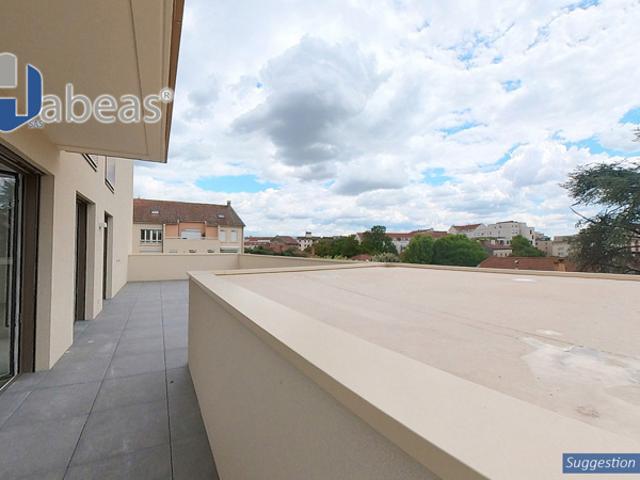 Villa T4 en duplex R+2 de 95m² avec jardins 200m² et terrasses 36m² – Lyon 6?