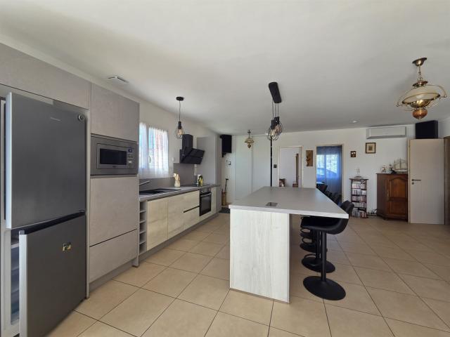 Villa T4 récente 98 m2 Terrain 599 m2 piscinable Garage. 98m² Cébazan