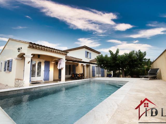 Villa T5 4 chambres dont 2 de plain pied de 130 m2 avec pis