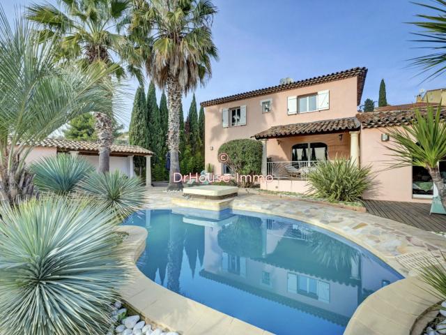 VILLA T5 VILLAGE SAINT JULIEN JARDIN PISCINE PARKINGS