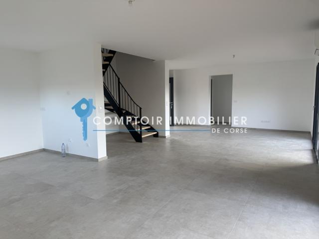 Villa T5 avec piscine et garage Secteur Ghisonaccia