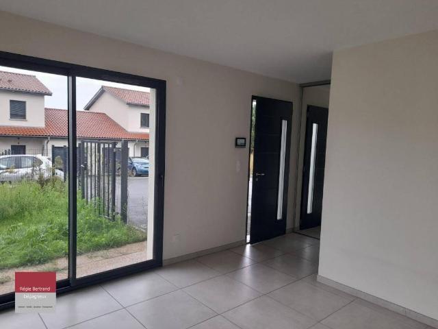 VILLA T5 DE 110 m² avec terrain à MONTMERLE SUR SAONE !
