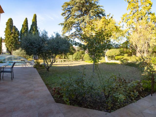 Villa T5 de 213 m2 4 chambres garage piscine 3 103 m2 de te