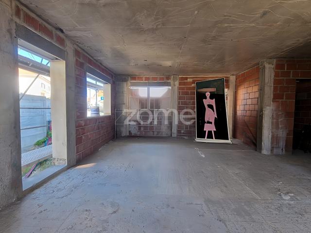 Villa T5 em construção, 4 suítes, garagem para 4 carros, vista para Lisboa