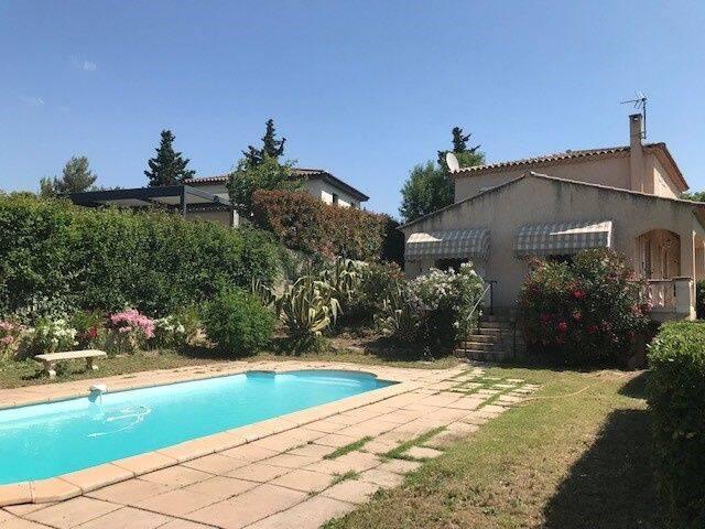 Villa T5 jardin piscine calme absolu St Mitre13013 Marseille