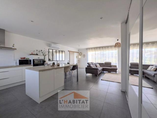 VILLA T5 plain pied avec piscine