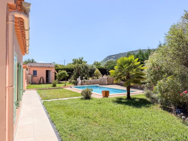 Villa T6 130 m2 avec piscine et terrain de 1 335 m2 130m² Rians