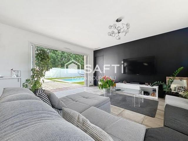 Villa T6 142 m² avec garage et piscine MONTBERON