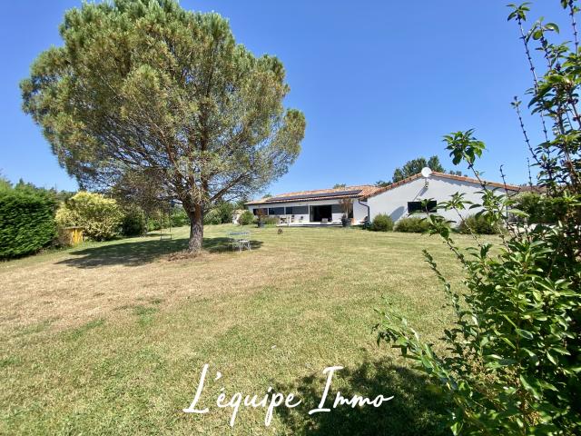 Villa T6 avec piscine et double garage