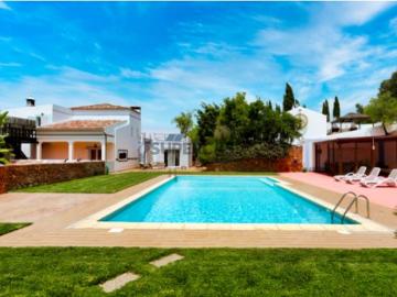 Villa T9 Exclusiva em Ferragudo com Alto Potencial de Rendimento